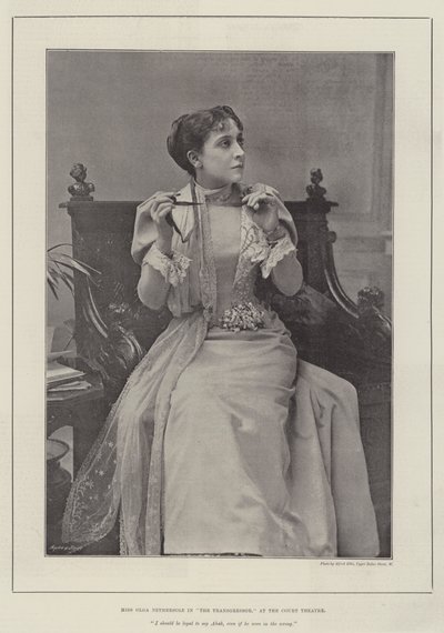 Miss Olga Nethersole in The Transgressor, in het Court Theatre door English Photographer