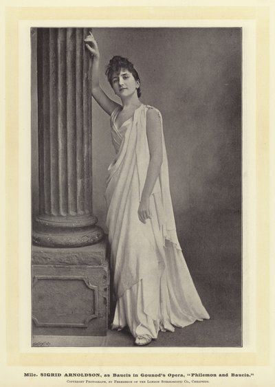 Mlle Sigrid Arnoldson als Baucis in Gounods Opera, Philemon en Baucis door English Photographer