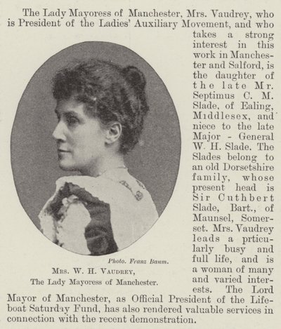 Mrs W H Vaudrey, de Lady Mayoress van Manchester door English Photographer