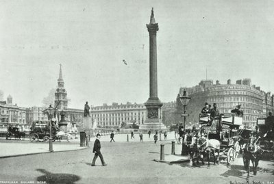 Nelsons Column, Trafalgar Square, Westminster: noordwestwaarts vanaf Cockspur Street, 1898 door English Photographer