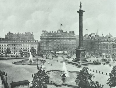 Nelsons Column, Trafalgar Square, Westminster: zuidoostwaarts, 1895 door English Photographer