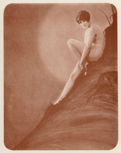 Nudistische kunst: Koket door English Photographer