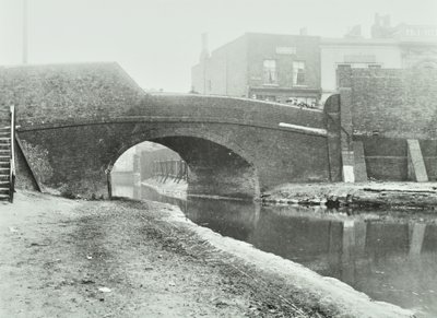 Old Victory Bridge, 1895 door English Photographer