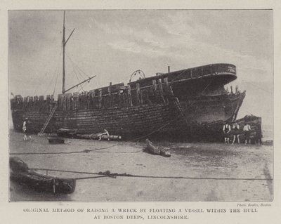 Originele methode om een wrak te bergen door een schip binnen de romp te laten drijven in Boston Deeps, Lincolnshire door English Photographer