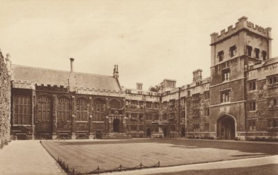 Oxford: Exeter College, De Binnenplaats en Hal door English Photographer