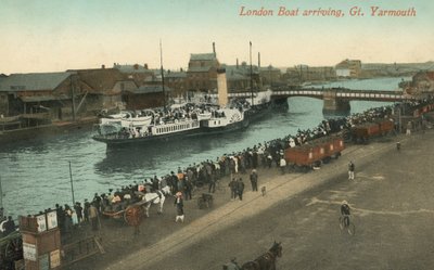 Paddle stoomboot uit Londen arriveert in Great Yarmouth, Norfolk door English Photographer