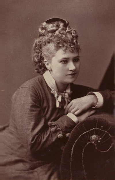 Pauline Markham door English Photographer