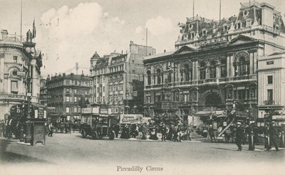 Piccadilly Circus door English Photographer