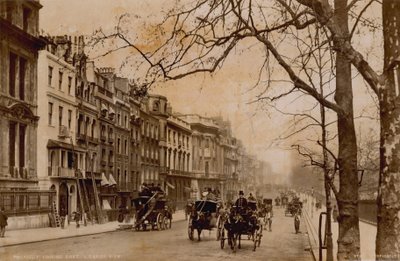 Piccadilly, Londen, kijkend naar het oosten door English Photographer