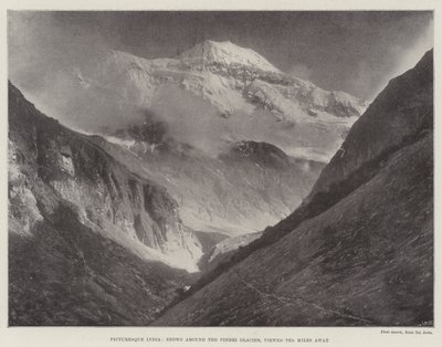 Pittoresk India, Sneeuw rondom de Pindri Gletsjer, gezien vanaf tien mijl afstand door English Photographer
