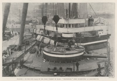 Het plaatsen van een 67-tons kanon (13.5) in de voorste toren van HMS Trafalgar, Port Guard-Ship in Portsmouth door English Photographer
