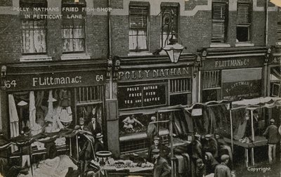 Polly Nathans Gebakken Vis Winkel, Petticoat Lane, Londen door English Photographer