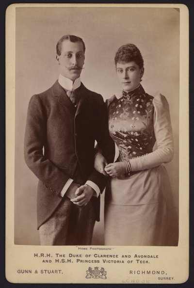 Portret, Prins Albert Victor, oudste zoon van koning Edward VII, en Prinses Mary van Teck (zw/w foto) door English Photographer