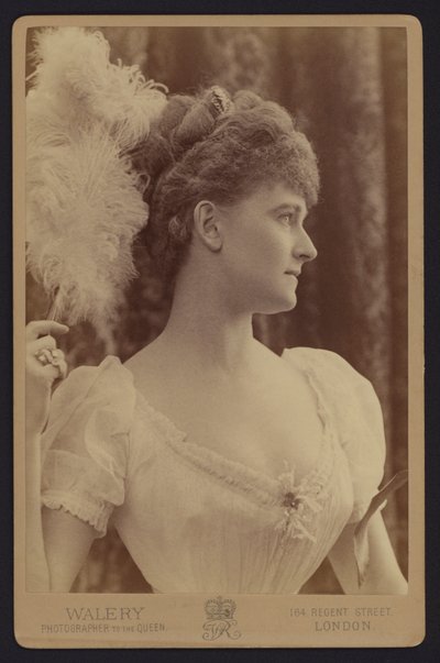 Portret, De Gravin van Warwick (zwart-wit foto) door English Photographer