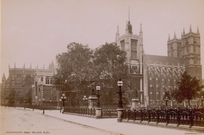 Ansichtkaart met een afbeelding van het noordoostelijke uitzicht op Westminster Abbey door English Photographer