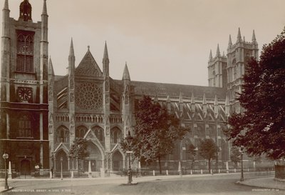 Ansichtkaart met een afbeelding van de noordzijde van Westminster Abbey door English Photographer