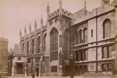 Ansichtkaart met de buitenkant van Inner Temple Hall door English Photographer
