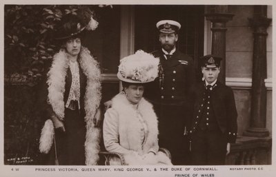 Prinses Victoria, Koningin Mary, Koning George V, De Hertog van Cornwall door English Photographer