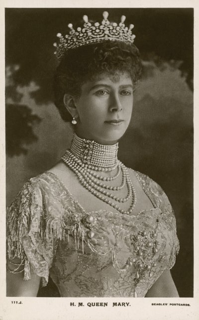 Koningin Mary, gemalin van koning George V door English Photographer