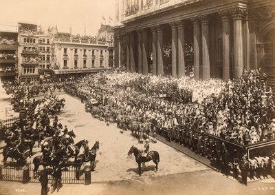 Koningin Victoria, Diamanten Jubileum processie bereikt St Pauls, 1897 door English Photographer