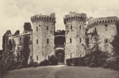 Raglan Castle, Hoofdpoort door English Photographer
