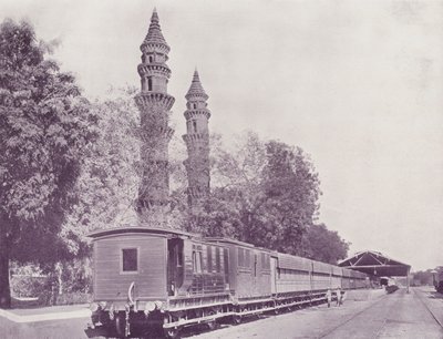 Treinstation en Minaretten, Ahmedabad door English Photographer