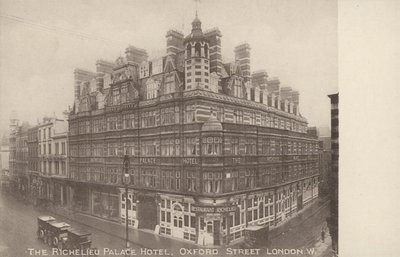 Richelieu Palace Hotel, Oxford Street, Londen W (zw/w foto) door English Photographer