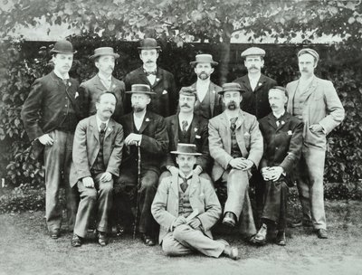 Rosendale Road School: groepen leraren, 1897 door English Photographer