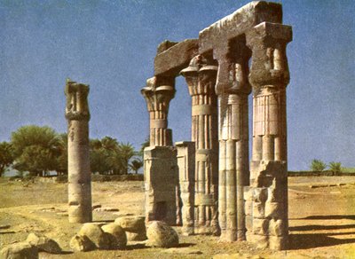 Verwoest tempel bij Medamut, Egypte door English Photographer