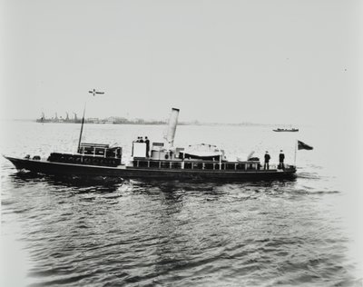 S.S. Beatrice, een schip op de Theems, 1898 door English Photographer