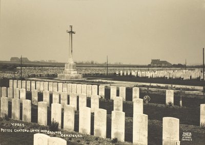 Saint-Charles de Potyze begraafplaats, Ieper door English Photographer