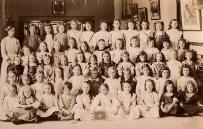 Schoolkinderen, Norfolk, begin 20e eeuw door English Photographer