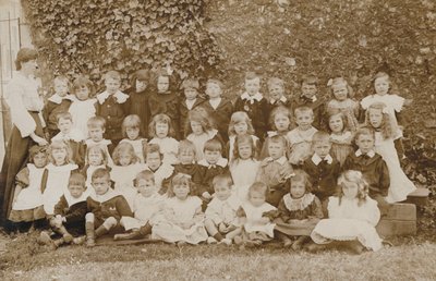 Schoolkinderen, Norfolk, begin 20e eeuw door English Photographer