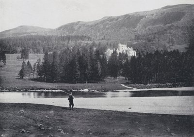 Schotland: Invercauld, vanaf de Rivier door English Photographer