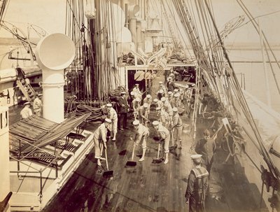 Het dek schrobben van de HMS Calliope door English Photographer