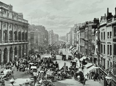 Somerset House, Strand, Westminster: westwaarts vanaf Saint Mary-le-Strand, 1895 door English Photographer