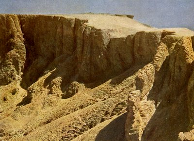 Zuidelijke helling van een koninklijke begraafplaats, Egypte door English Photographer