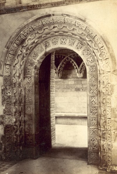 St Albans Abbey, Normandische deur (zwart-wit foto) door English Photographer