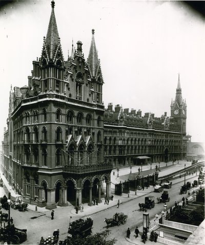 St Pancras Railway Station; foto van april 1899 door English Photographer