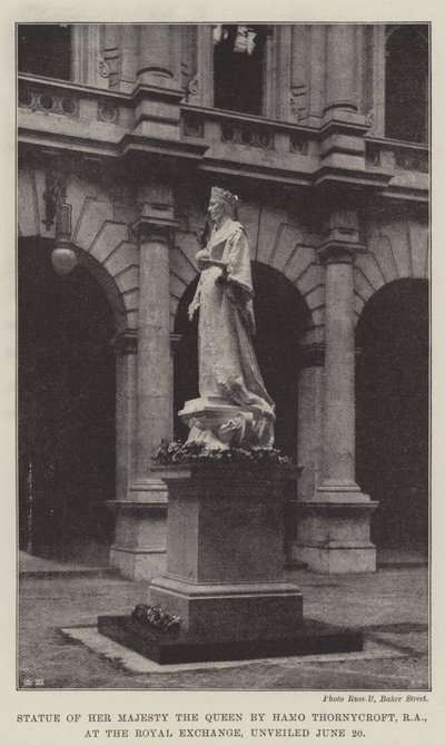 Standbeeld van Hare Majesteit de Koningin door Hamo Thornycroft, RA, bij de Royal Exchange, onthuld op 20 juni door English Photographer