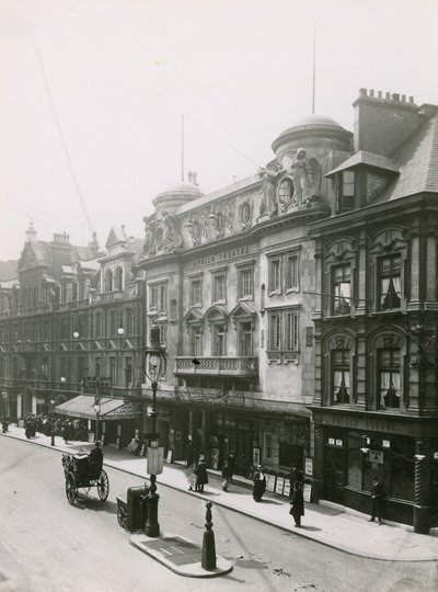 Het Apollo Theatre en Lyric Theatre, 1907 door English Photographer