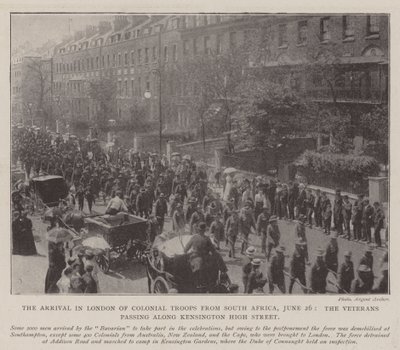 De Aankomst in Londen van Koloniale Troepen uit Zuid-Afrika, 26 juni, de Veteranen die langs Kensington High Street trekken door English Photographer