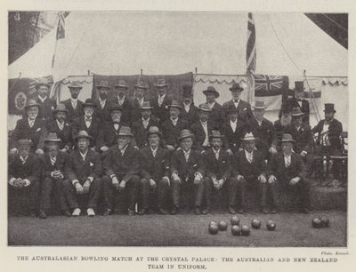 De Australaziatische Bowlingwedstrijd in het Crystal Palace, het Australische en Nieuw-Zeelandse Team in Uniform door English Photographer