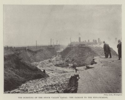 Het barsten van het Stour Valley-kanaal, de schade aan de dijk door English Photographer