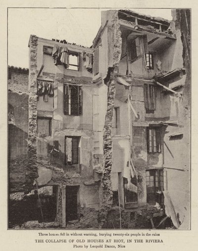 De Instorting van Oude Huizen in Biot, aan de Rivièra door English Photographer
