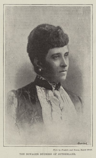 De douairière hertogin van Sutherland door English Photographer