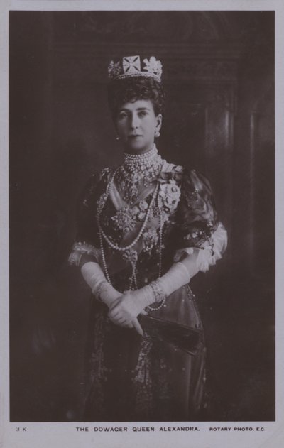De weduwe koningin Alexandra door English Photographer