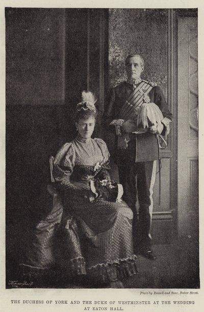 De hertogin van York en de hertog van Westminster bij de bruiloft in Eaton Hall door English Photographer