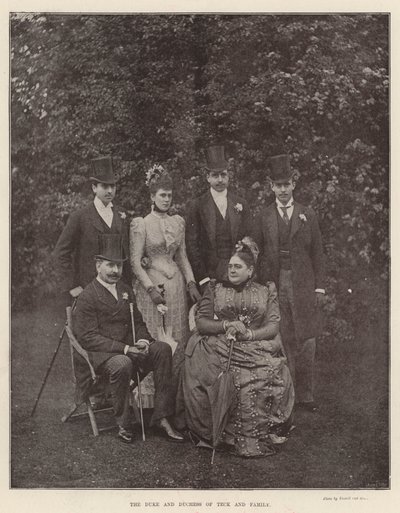 De hertog en hertogin van Teck en familie door English Photographer