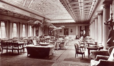 De Eerste Klasse Lounge aan boord van de HMS Homeric door English Photographer